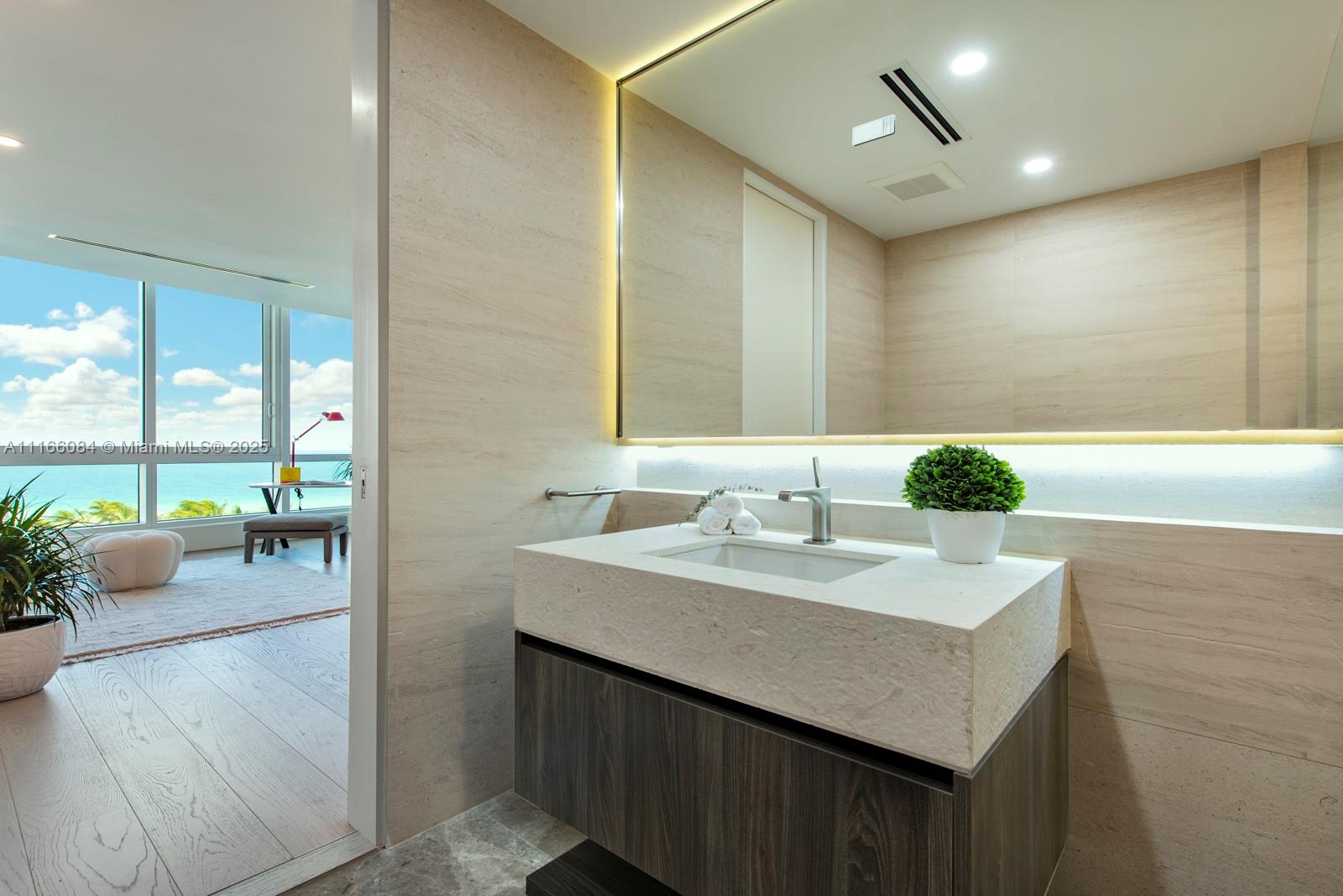 CONTINUUM ON SOUTH BEACH - Residential