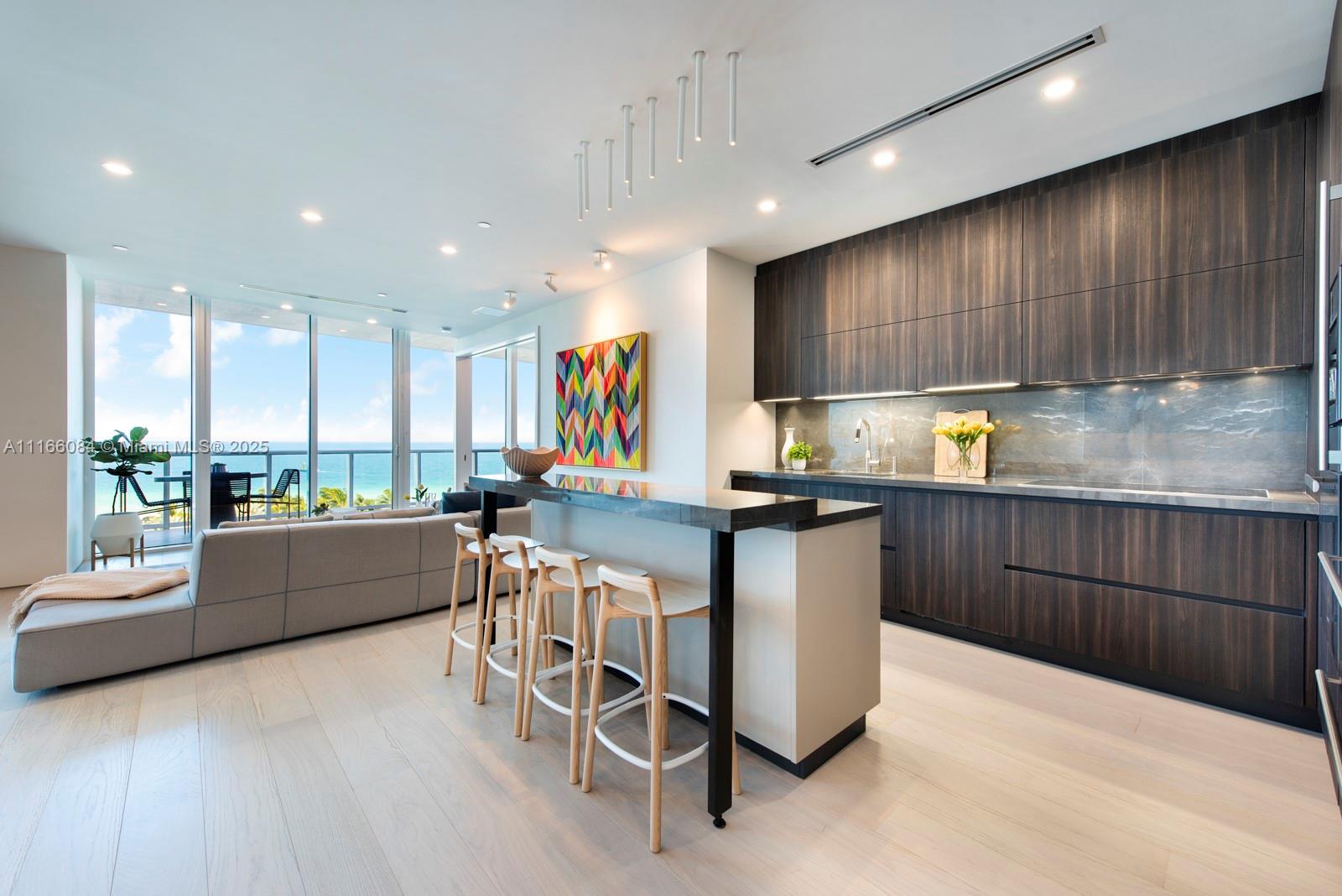 CONTINUUM ON SOUTH BEACH - Residential