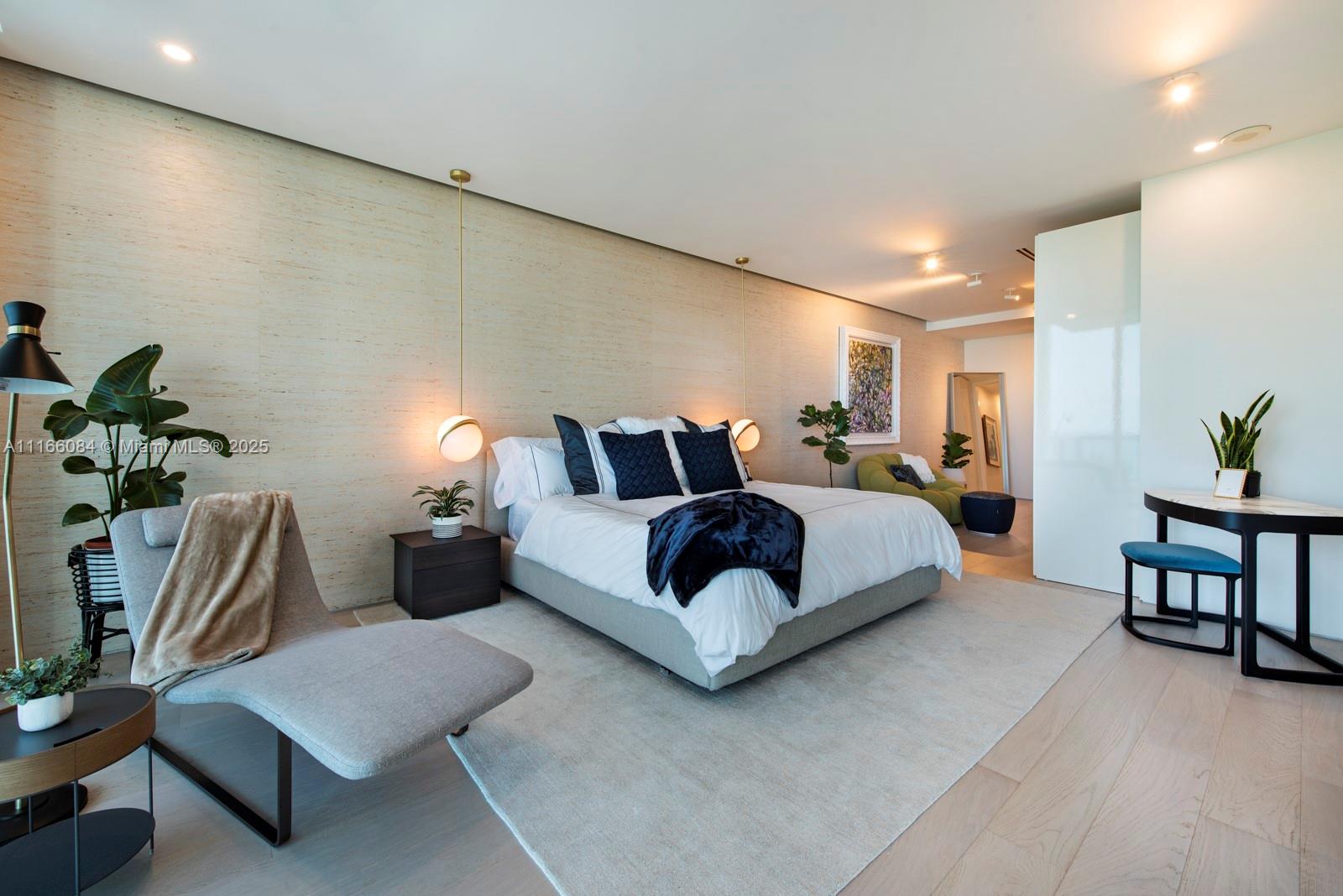 CONTINUUM ON SOUTH BEACH - Residential