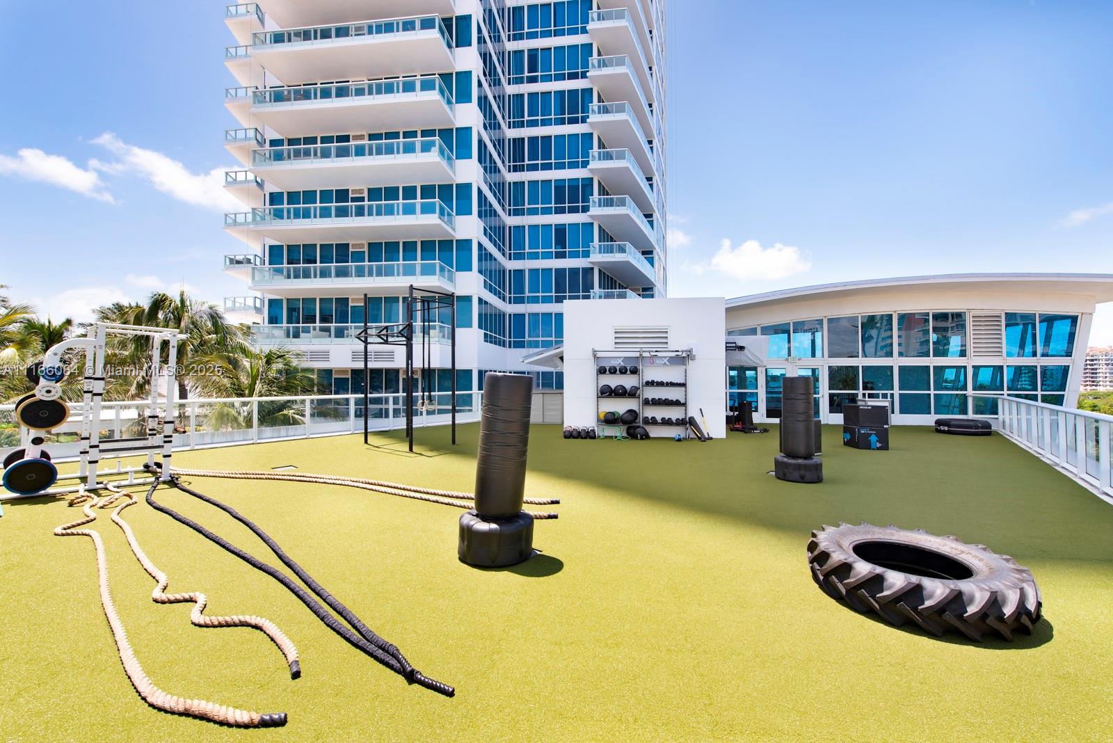 CONTINUUM ON SOUTH BEACH - Residential