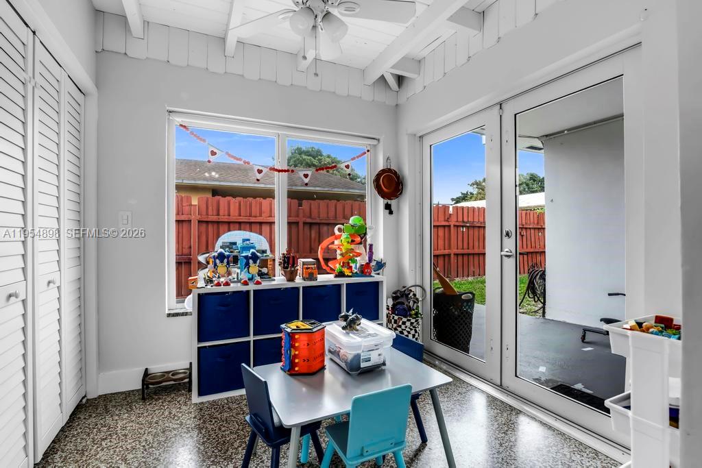BREEZY ACRES - Residential Income