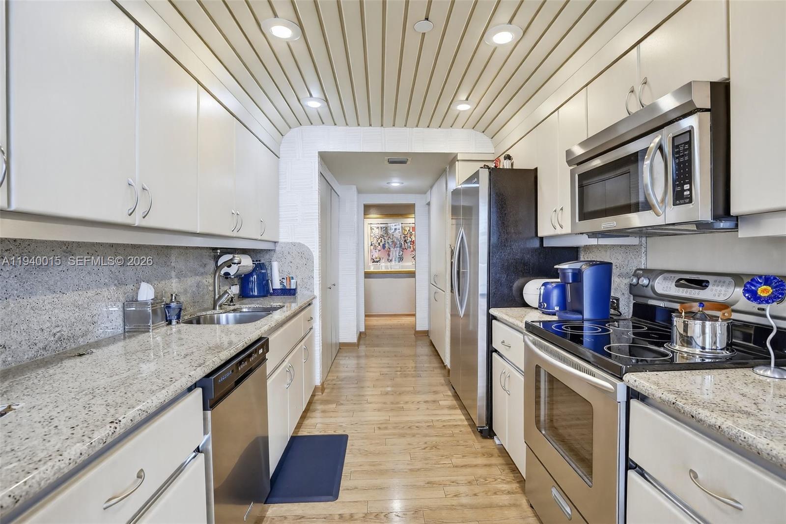 3000 ISL BLVD WILLIAMS IS - Residential