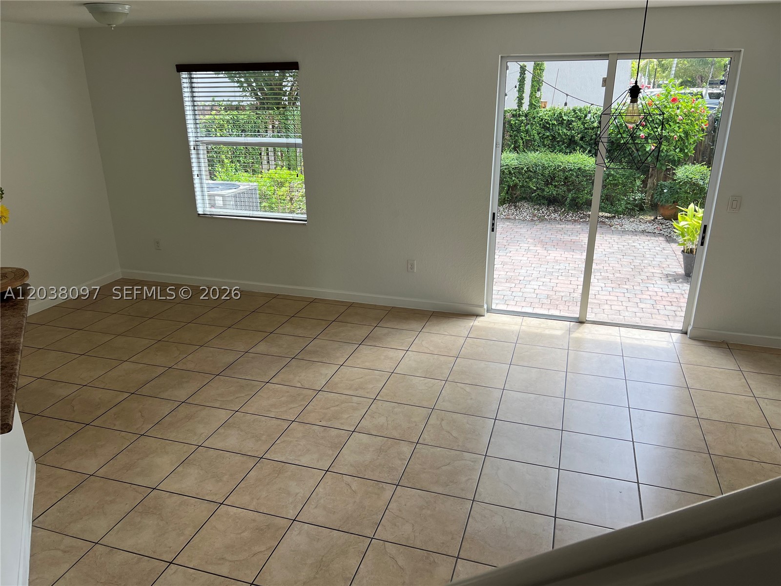 CORAL LAKES KINGDOM - Residential Lease