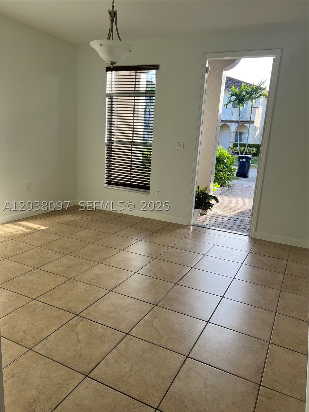 CORAL LAKES KINGDOM - Residential Lease
