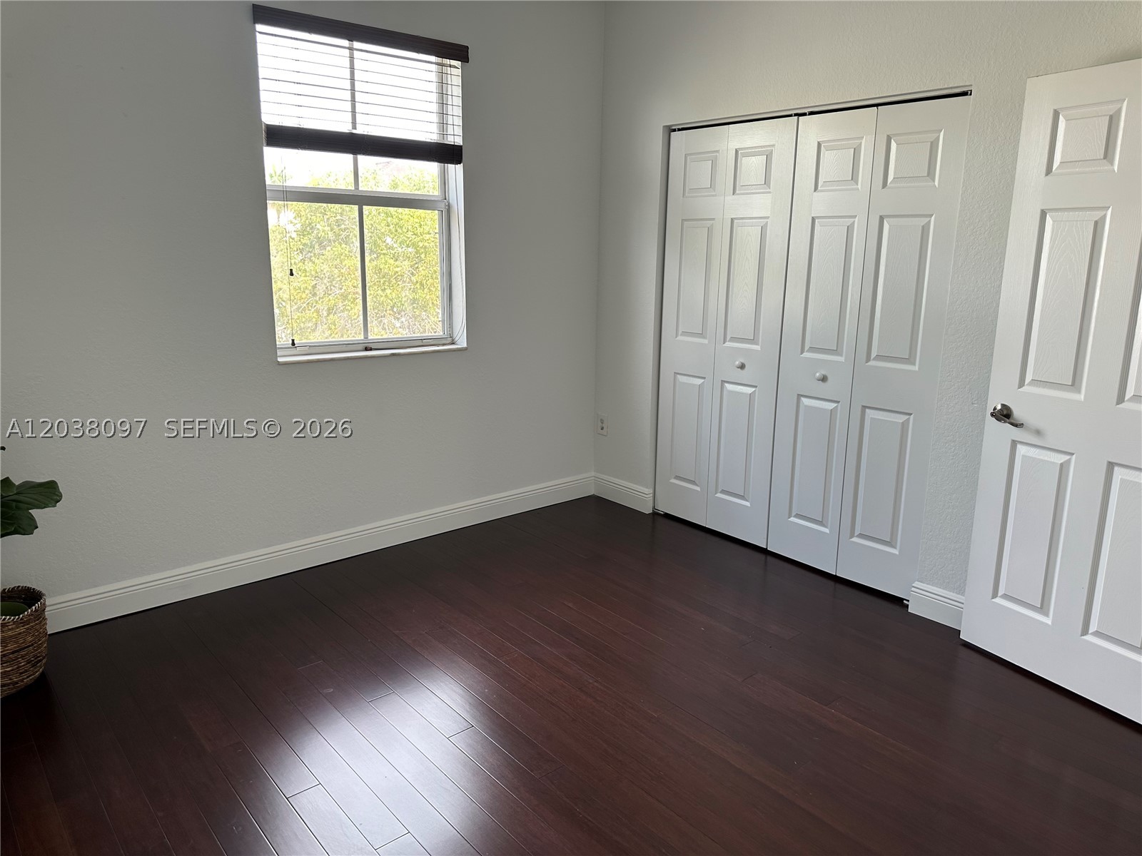 CORAL LAKES KINGDOM - Residential Lease
