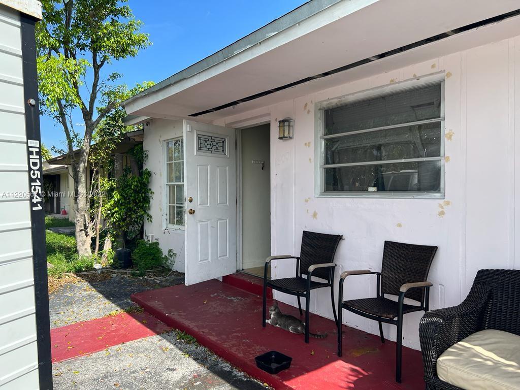 Great Corner Unit Villa at Leslie's Estates. Home Features 3 Bedrooms and 1 Bath, Vinyl Floors, Enclosed Backyard, Laundry Room, Storage Shed, and a Really Low HOA, Perfect for a Family Starter Home or For Investors.  Property is Near the Hard Rock Stadium and Major Highways. Seller Motivated!!
Bring your Highest and Best Offer... Hurry, it Won't Last!!
