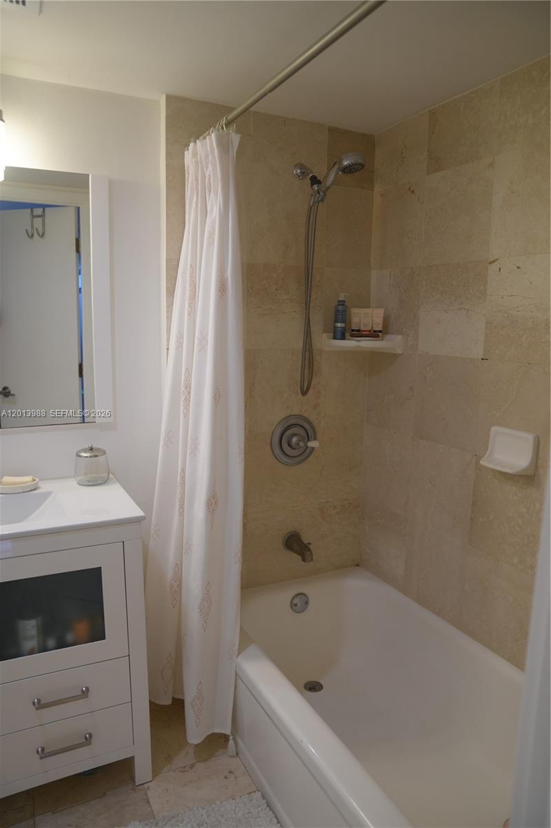 ADMIRALS PORT CONDO WEST - Residential