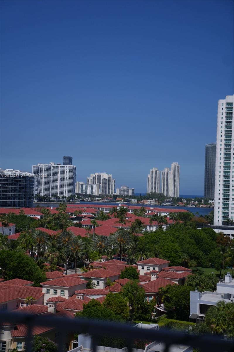 ADMIRALS PORT CONDO WEST - Residential