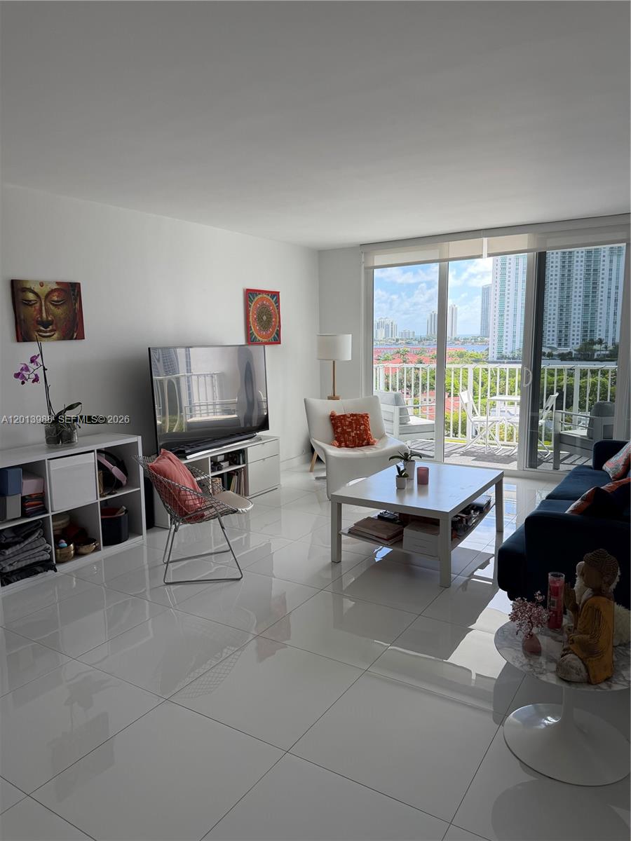 ADMIRALS PORT CONDO WEST - Residential