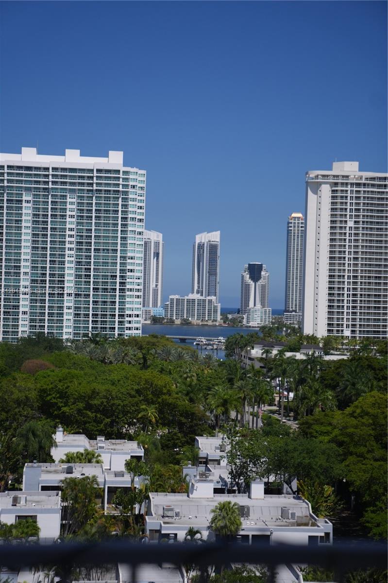 ADMIRALS PORT CONDO WEST - Residential