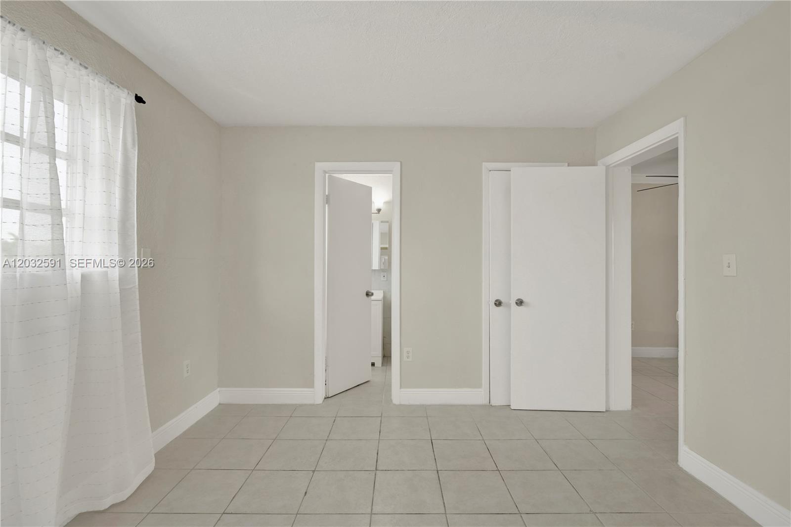 TROPICAL PARK CONDO - Residential