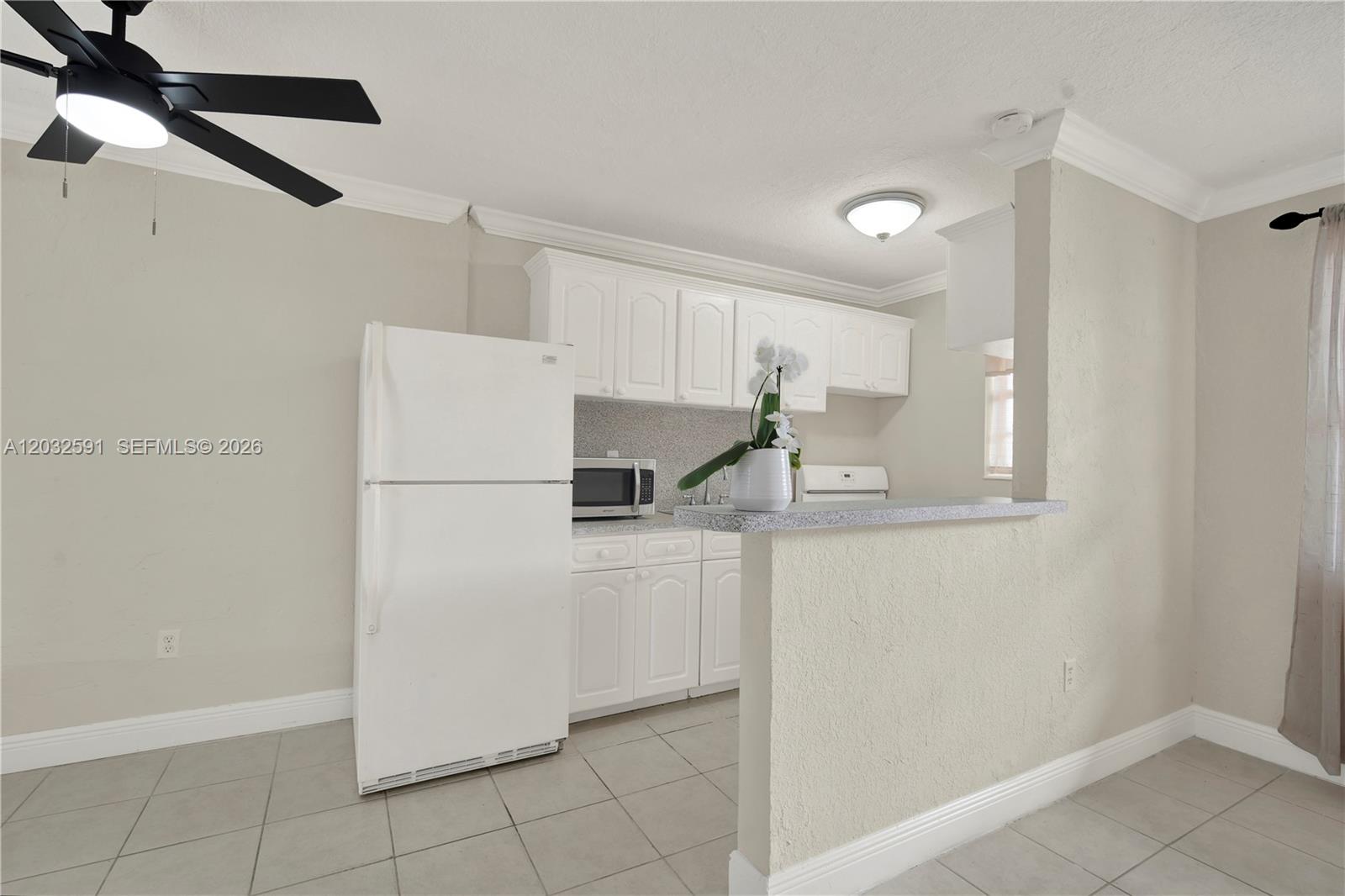 TROPICAL PARK CONDO - Residential
