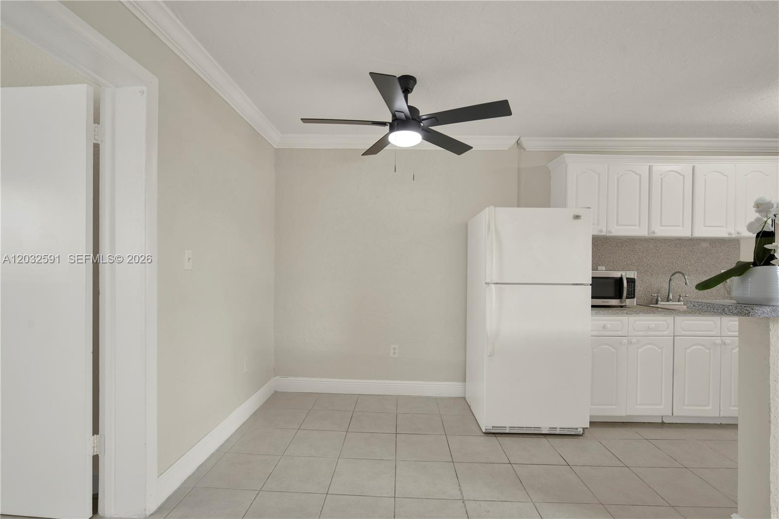 TROPICAL PARK CONDO - Residential