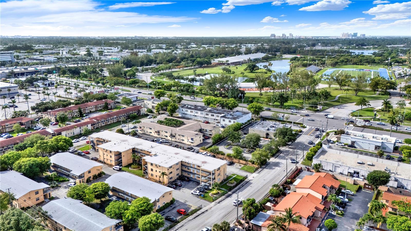 TROPICAL PARK CONDO - Residential
