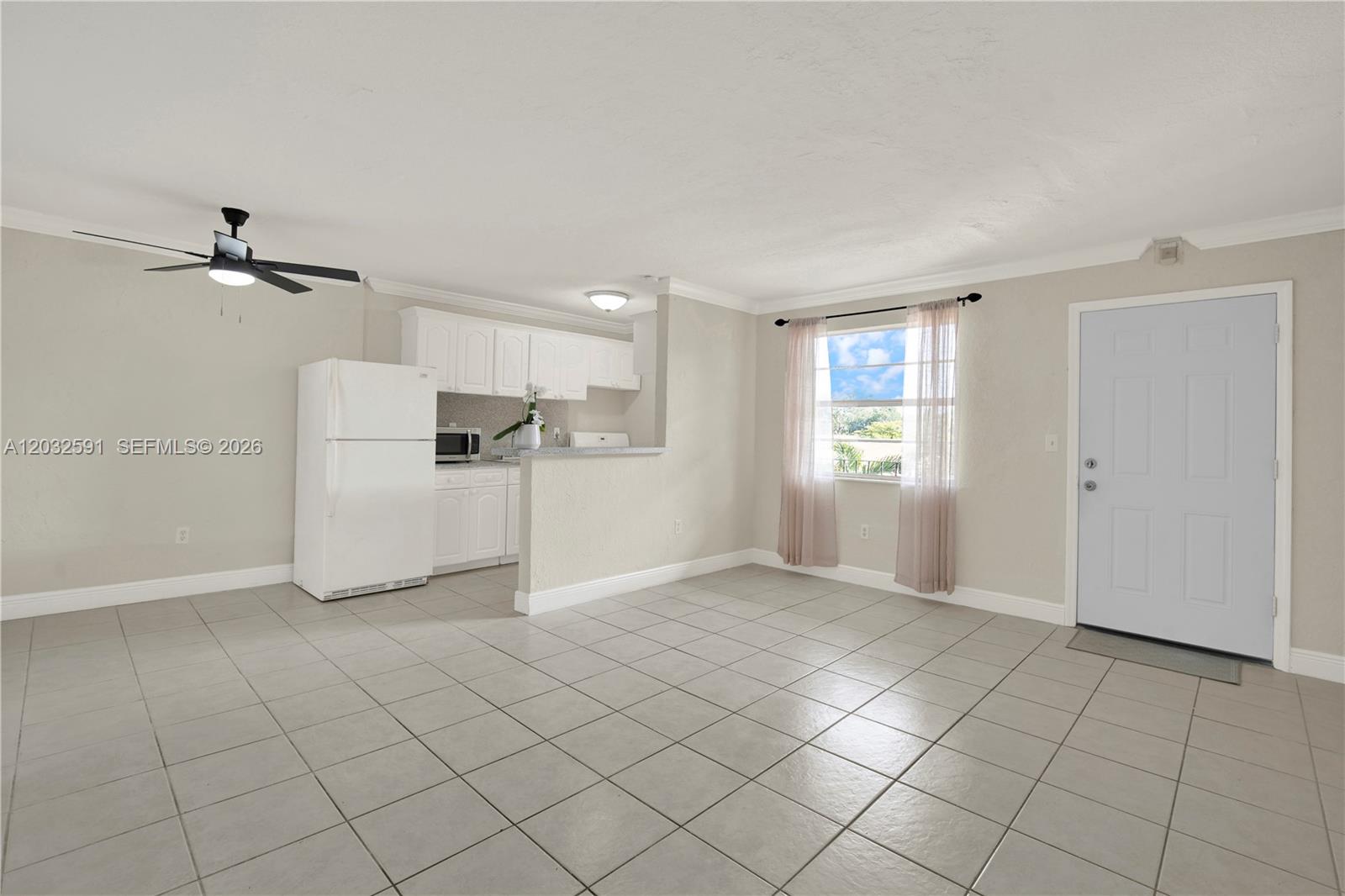 TROPICAL PARK CONDO - Residential