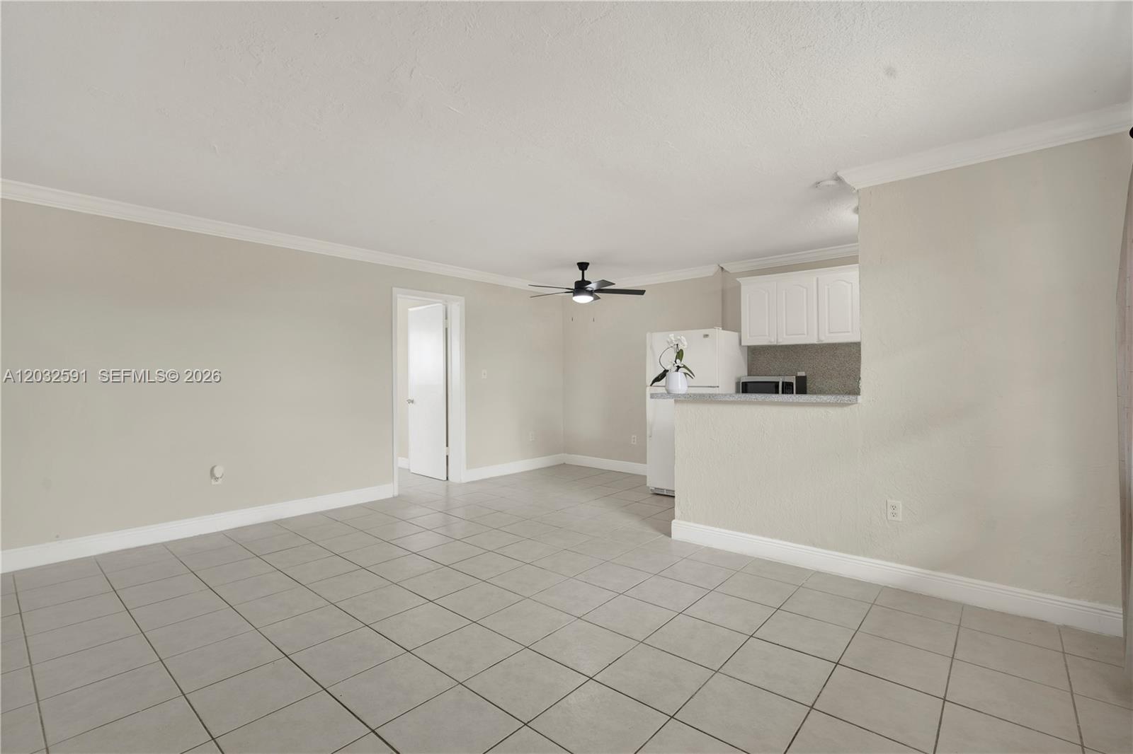 TROPICAL PARK CONDO - Residential