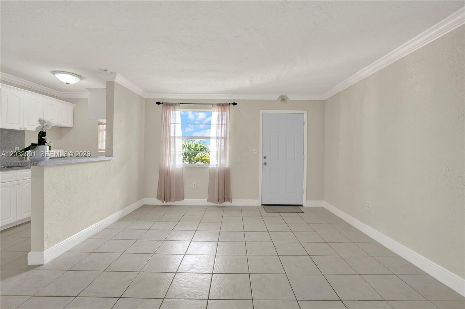 TROPICAL PARK CONDO - Residential