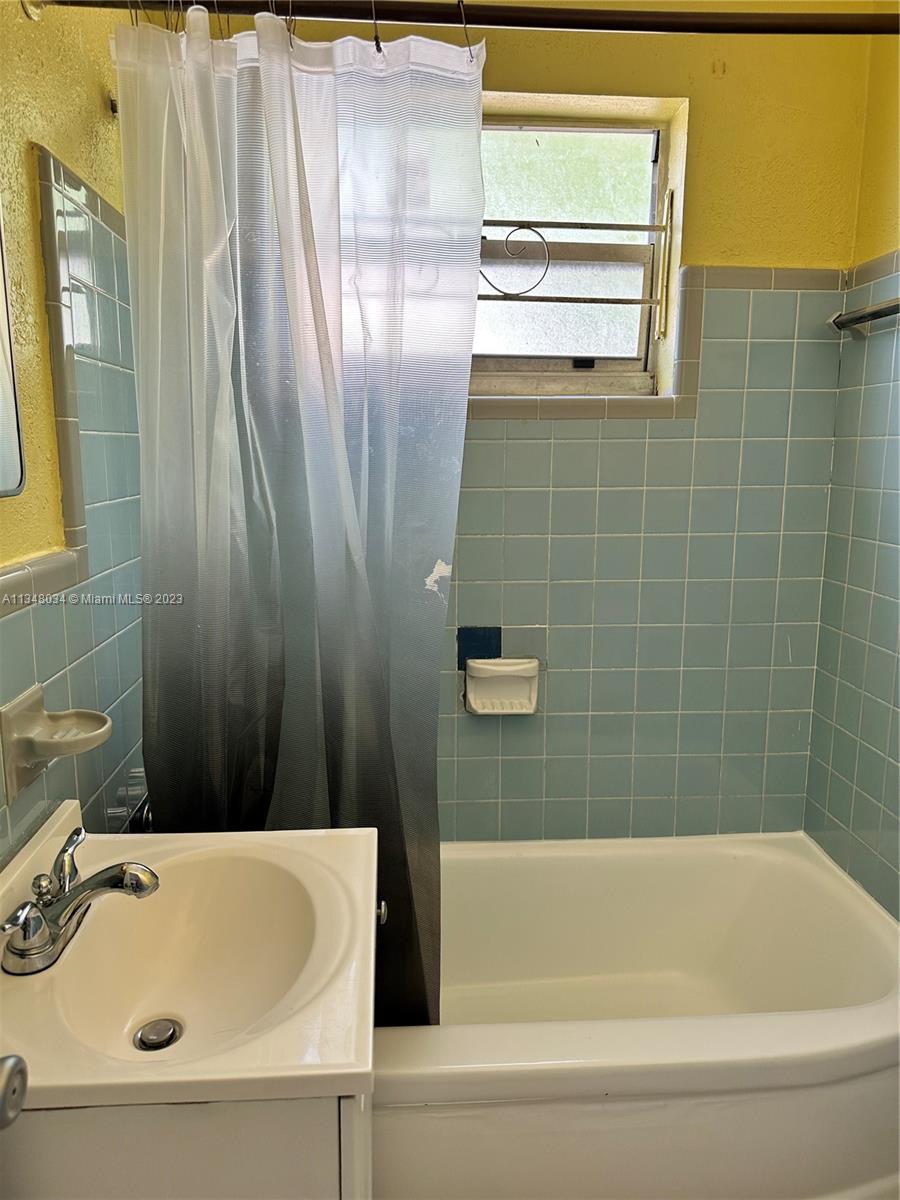 AIRLINE ESTATES UNIT NO 1 - Residential Income