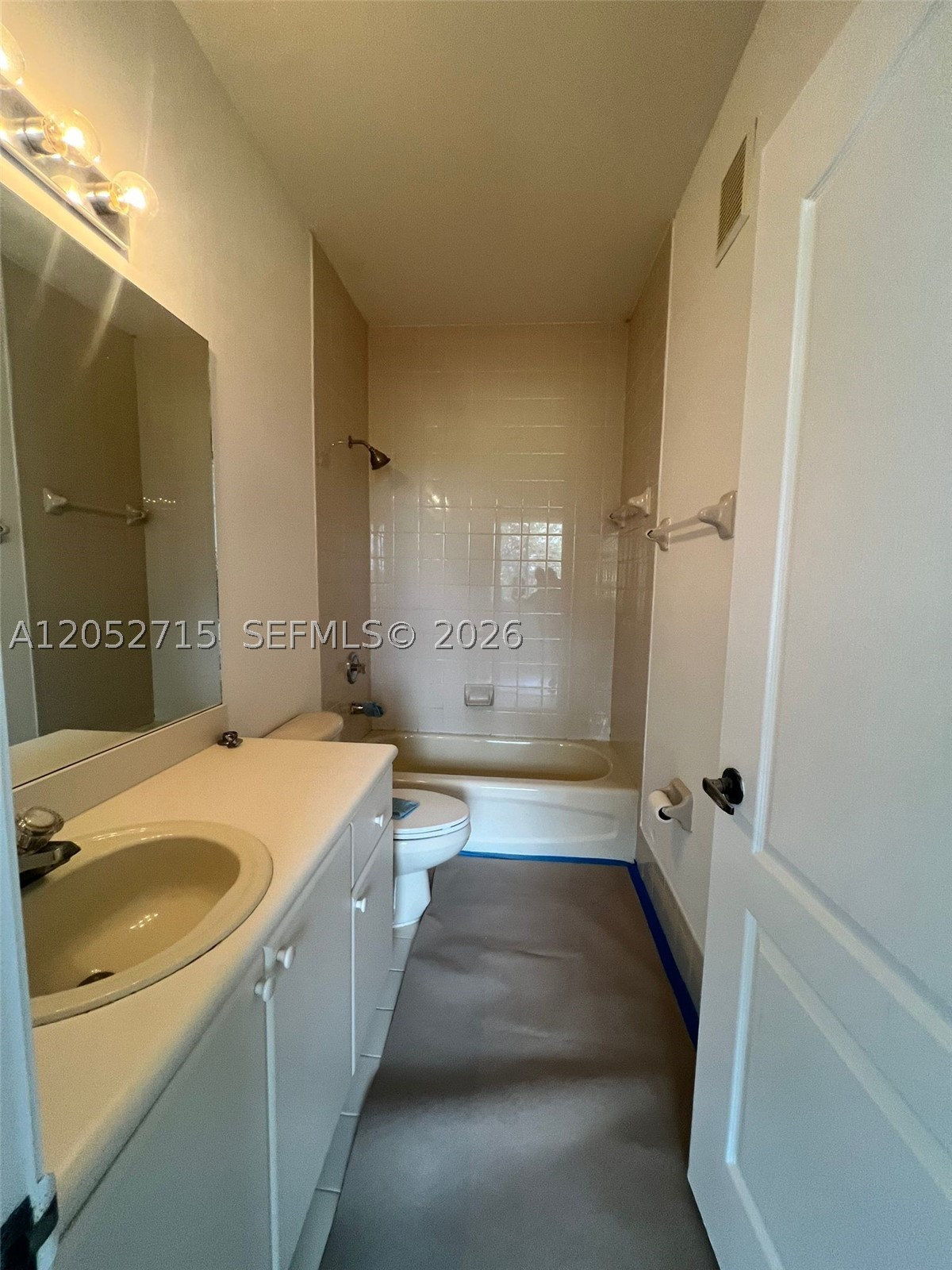 SHOMA HOMES AT COUNTRY CL - Residential Lease