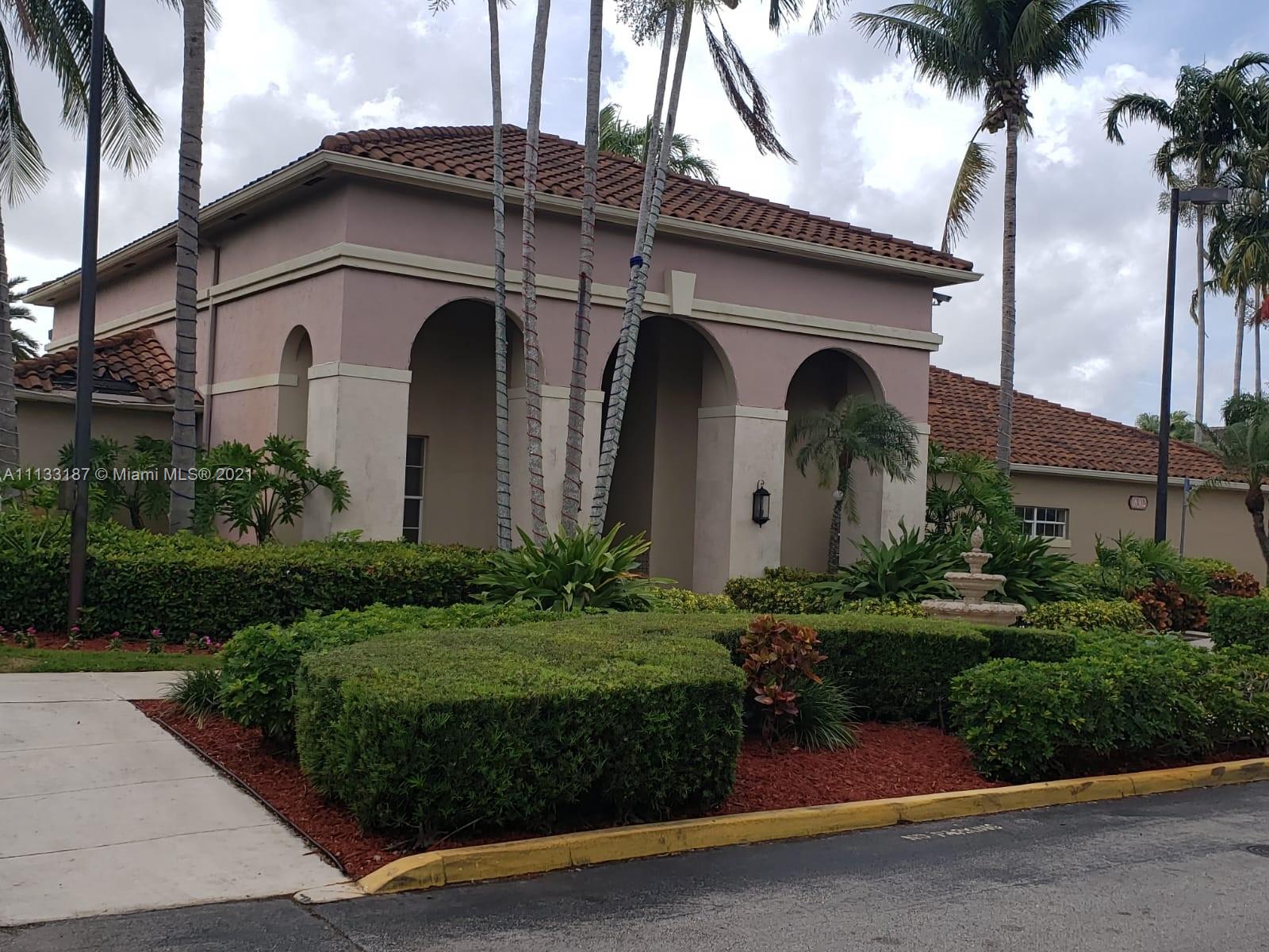 LA HACIENDA COUNTRY CLUB - Residential