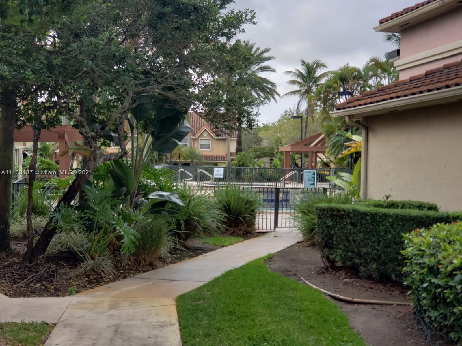 LA HACIENDA COUNTRY CLUB - Residential