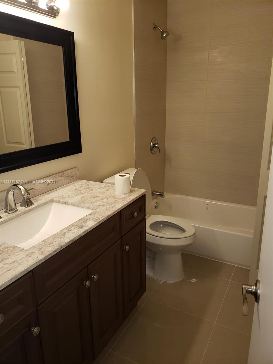 LA HACIENDA COUNTRY CLUB - Residential