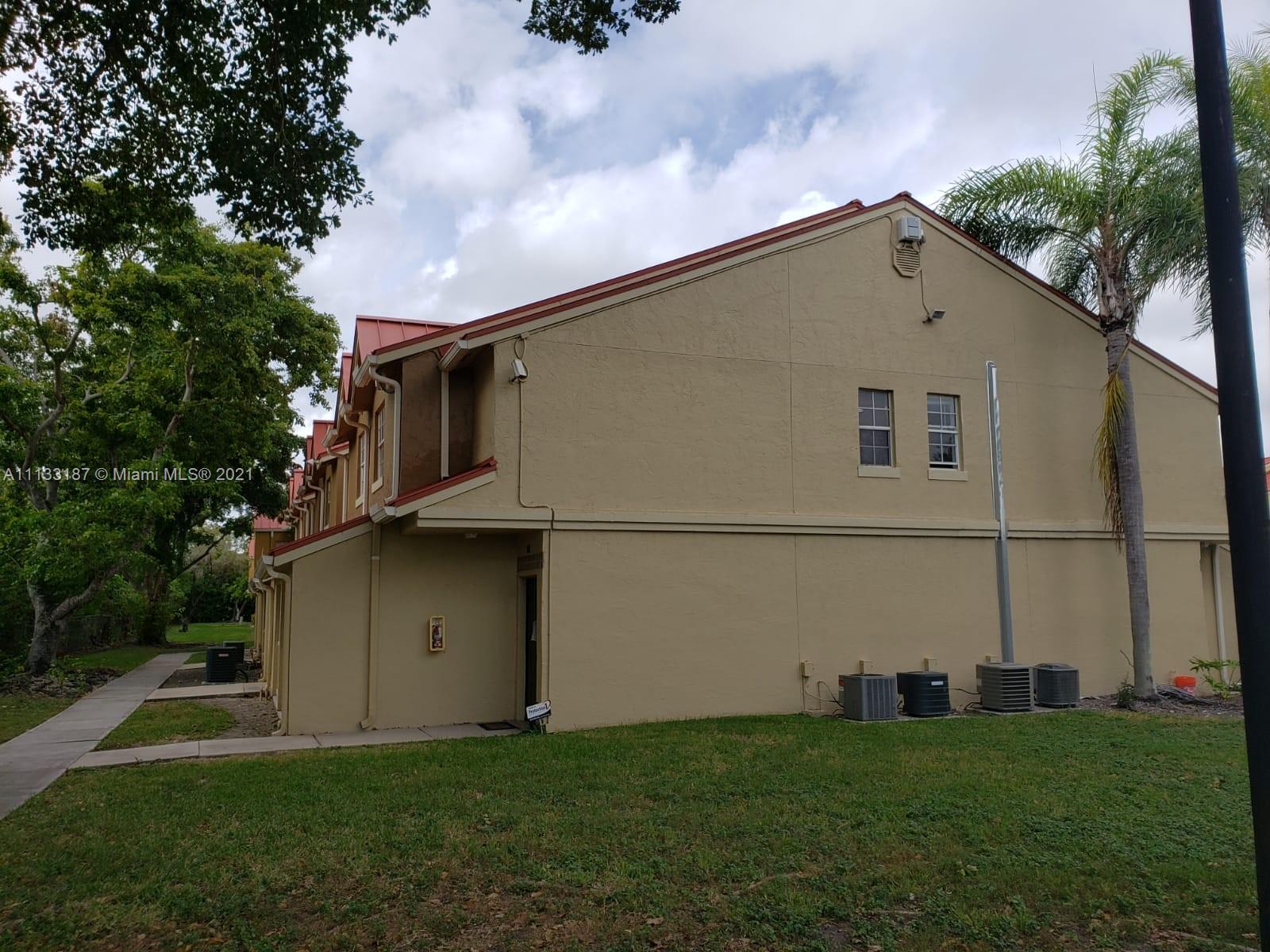 LA HACIENDA COUNTRY CLUB - Residential