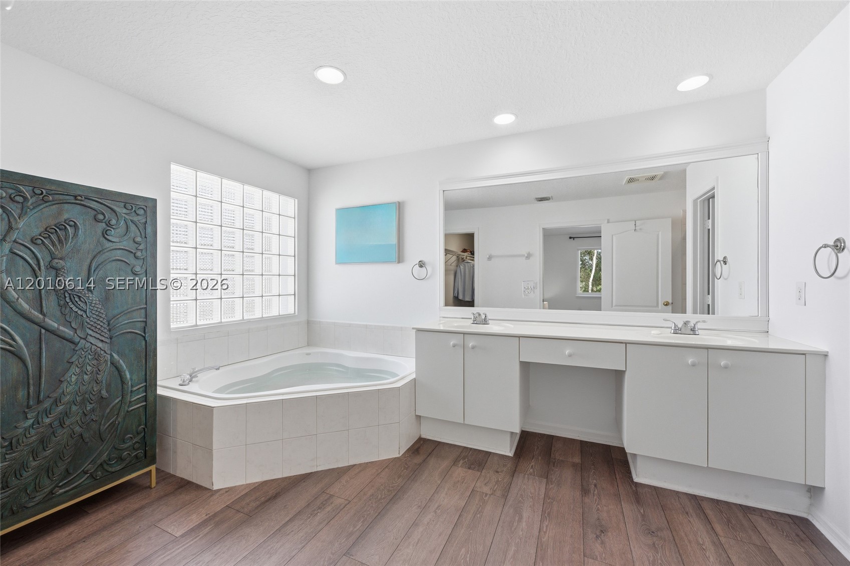 PALM POINTE - Residential