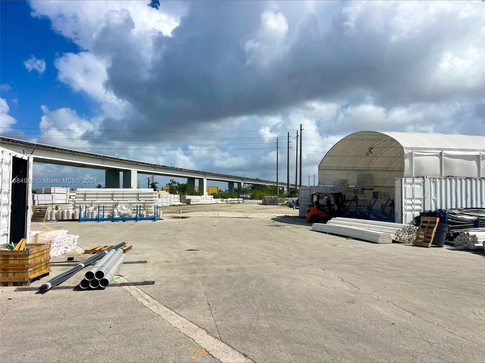 11 53 40 FLA FRUIT LAND C - Land