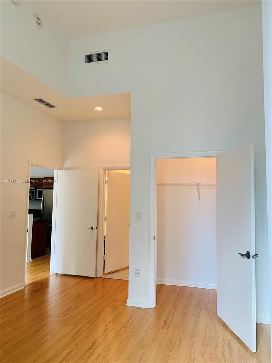 VIZCAYNE SOUTH CONDO - Residential Lease