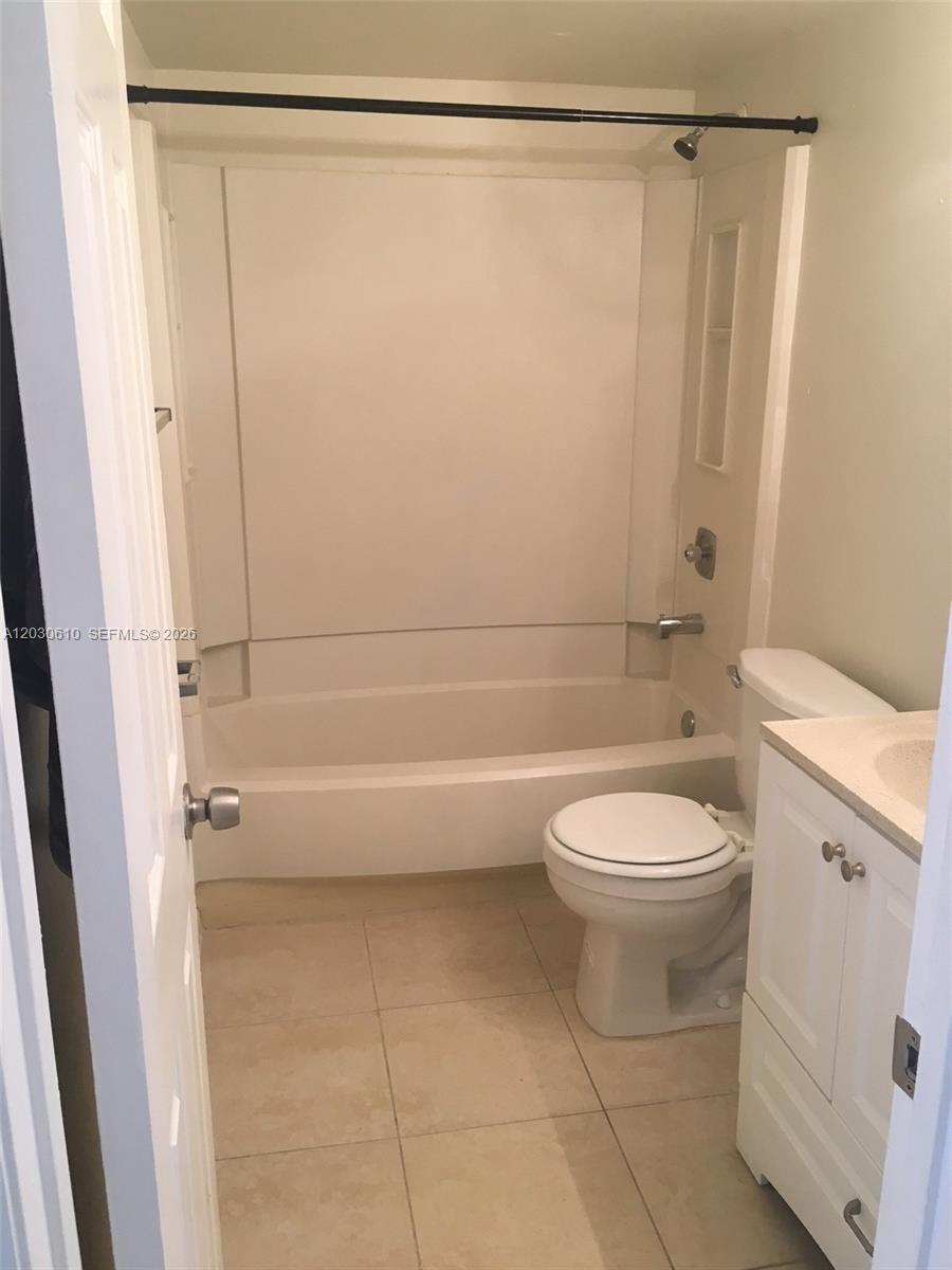TOWNHOUSE VILLAGE CONDO - Residential Lease