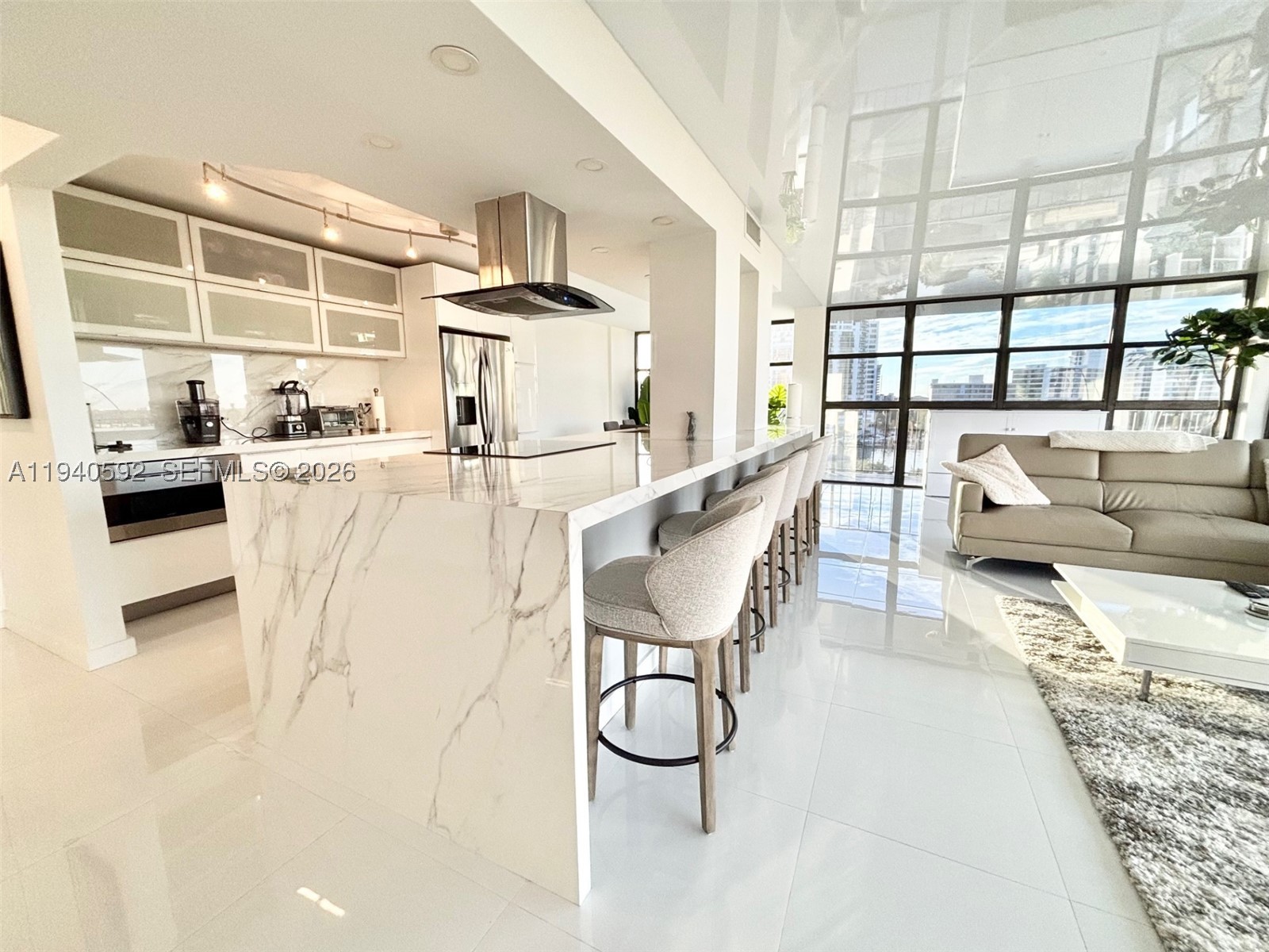 200 LESLIE CONDO - Residential