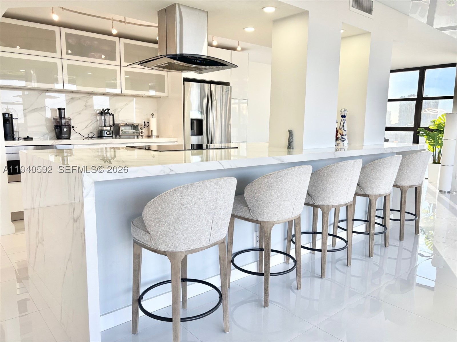 200 LESLIE CONDO - Residential