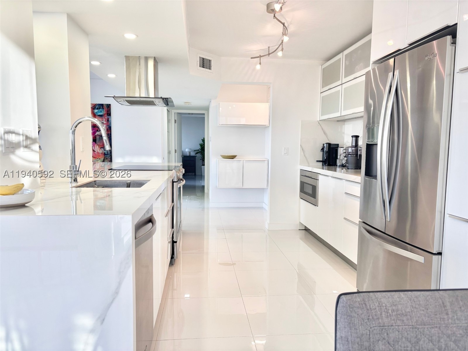 200 LESLIE CONDO - Residential