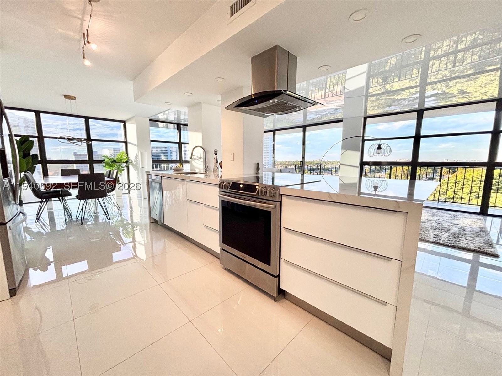 200 LESLIE CONDO - Residential