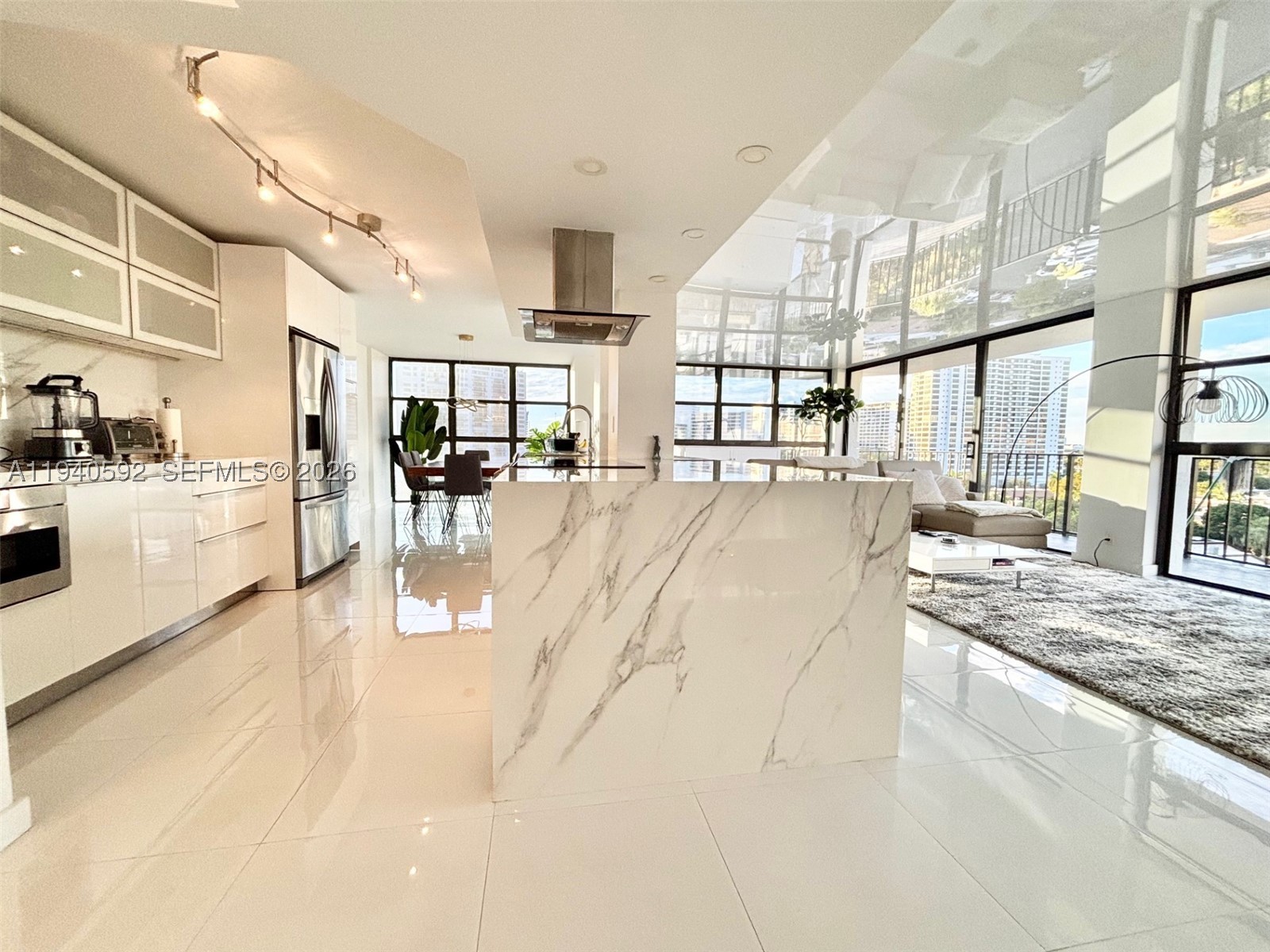 200 LESLIE CONDO - Residential