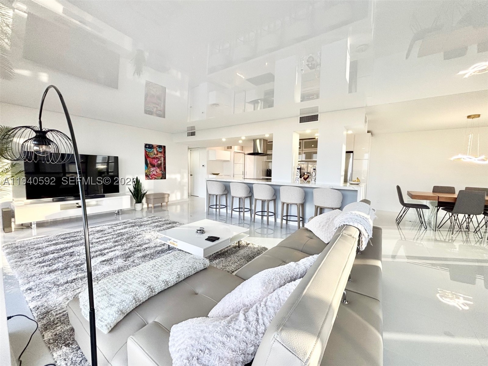 200 LESLIE CONDO - Residential