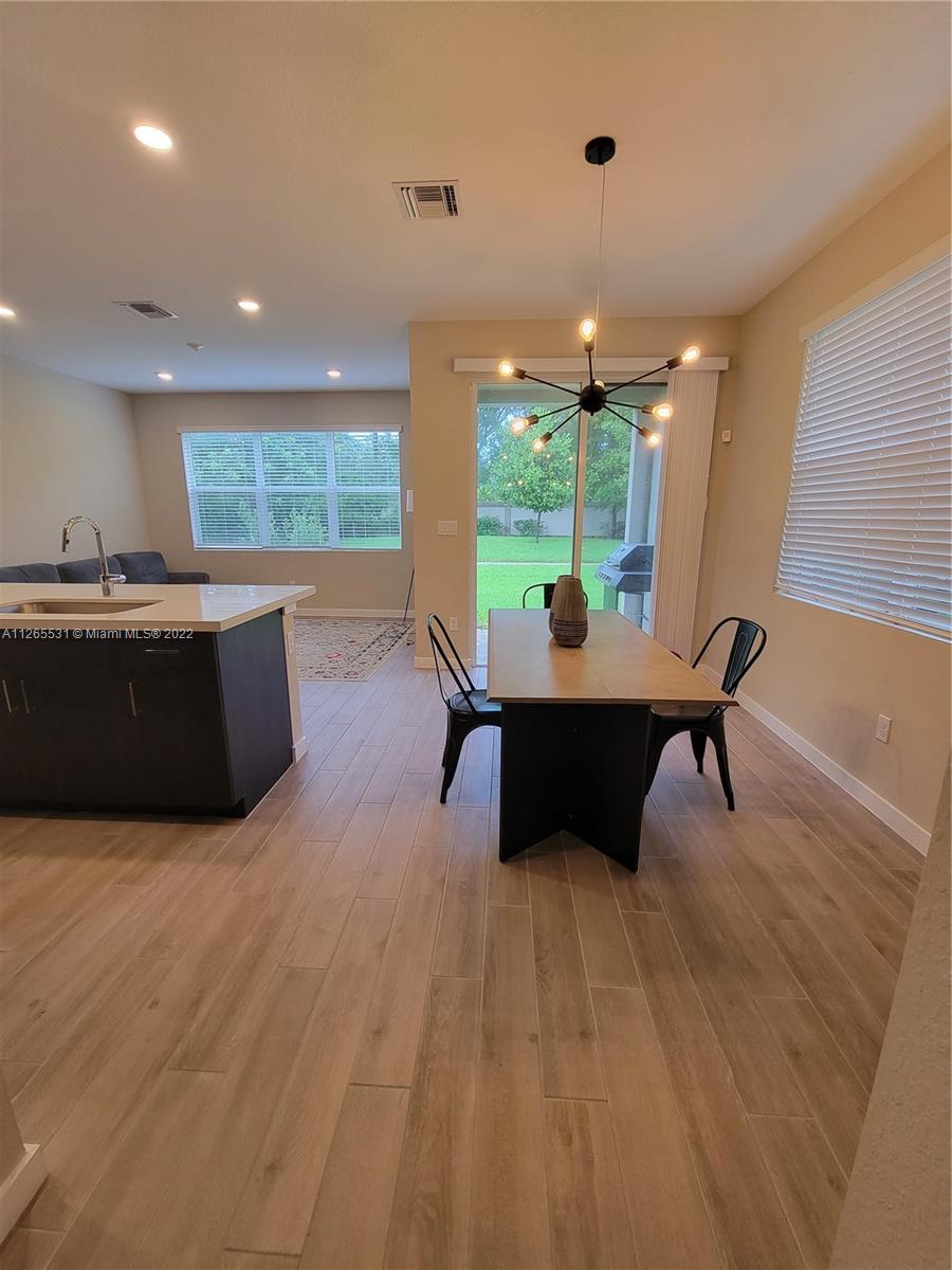 TOWN COMMONS PUD REPLAT - Residential Lease