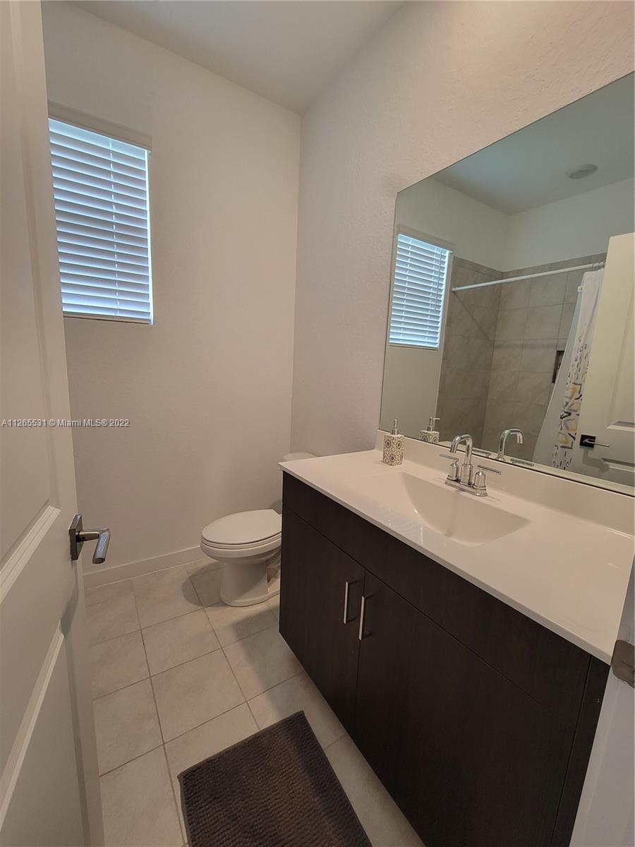 TOWN COMMONS PUD REPLAT - Residential Lease