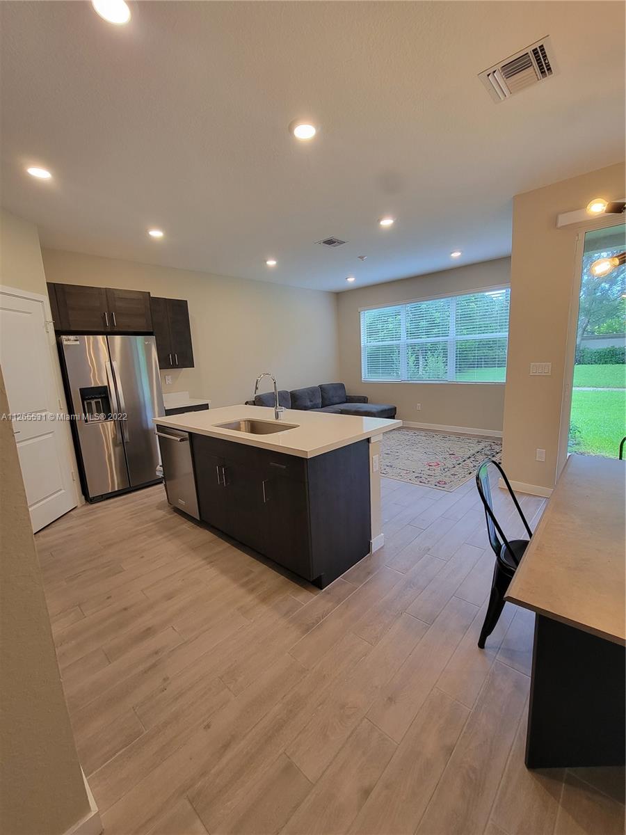 TOWN COMMONS PUD REPLAT - Residential Lease