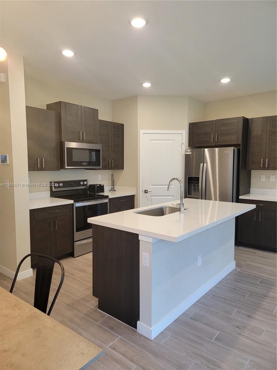 TOWN COMMONS PUD REPLAT - Residential Lease
