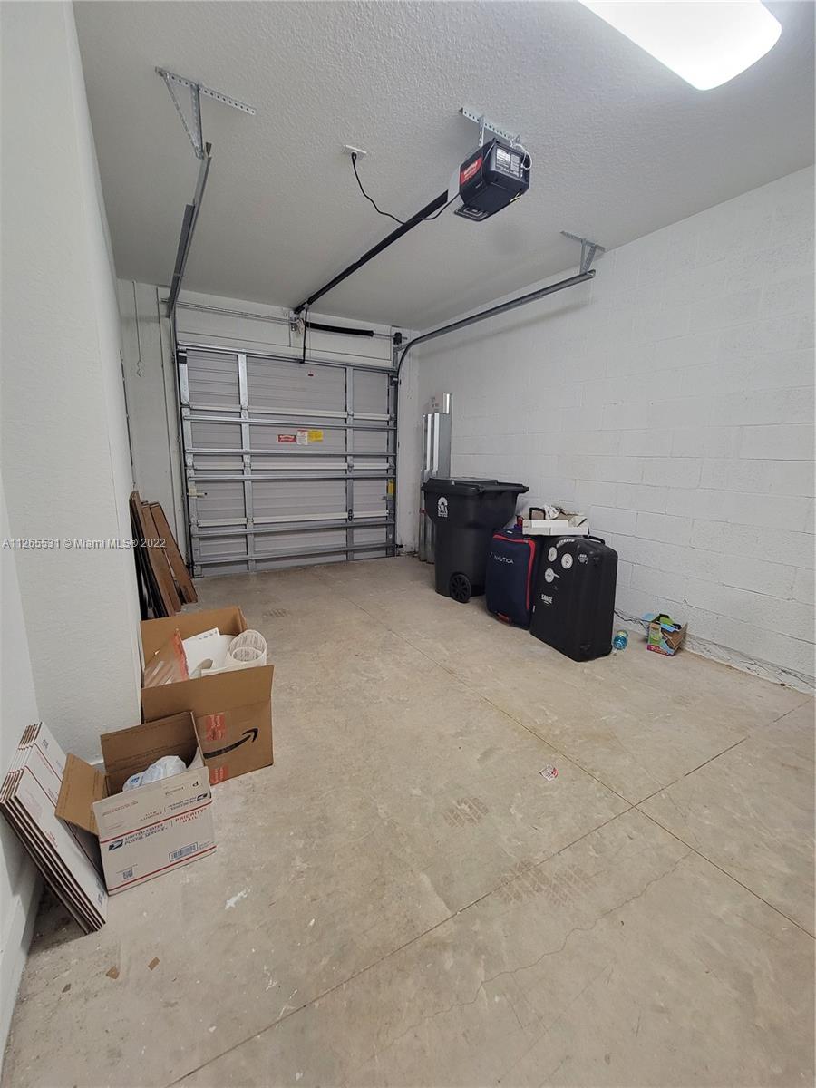 TOWN COMMONS PUD REPLAT - Residential Lease