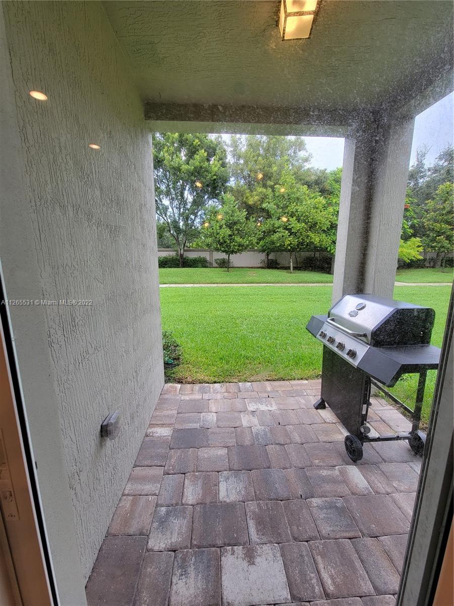 TOWN COMMONS PUD REPLAT - Residential Lease