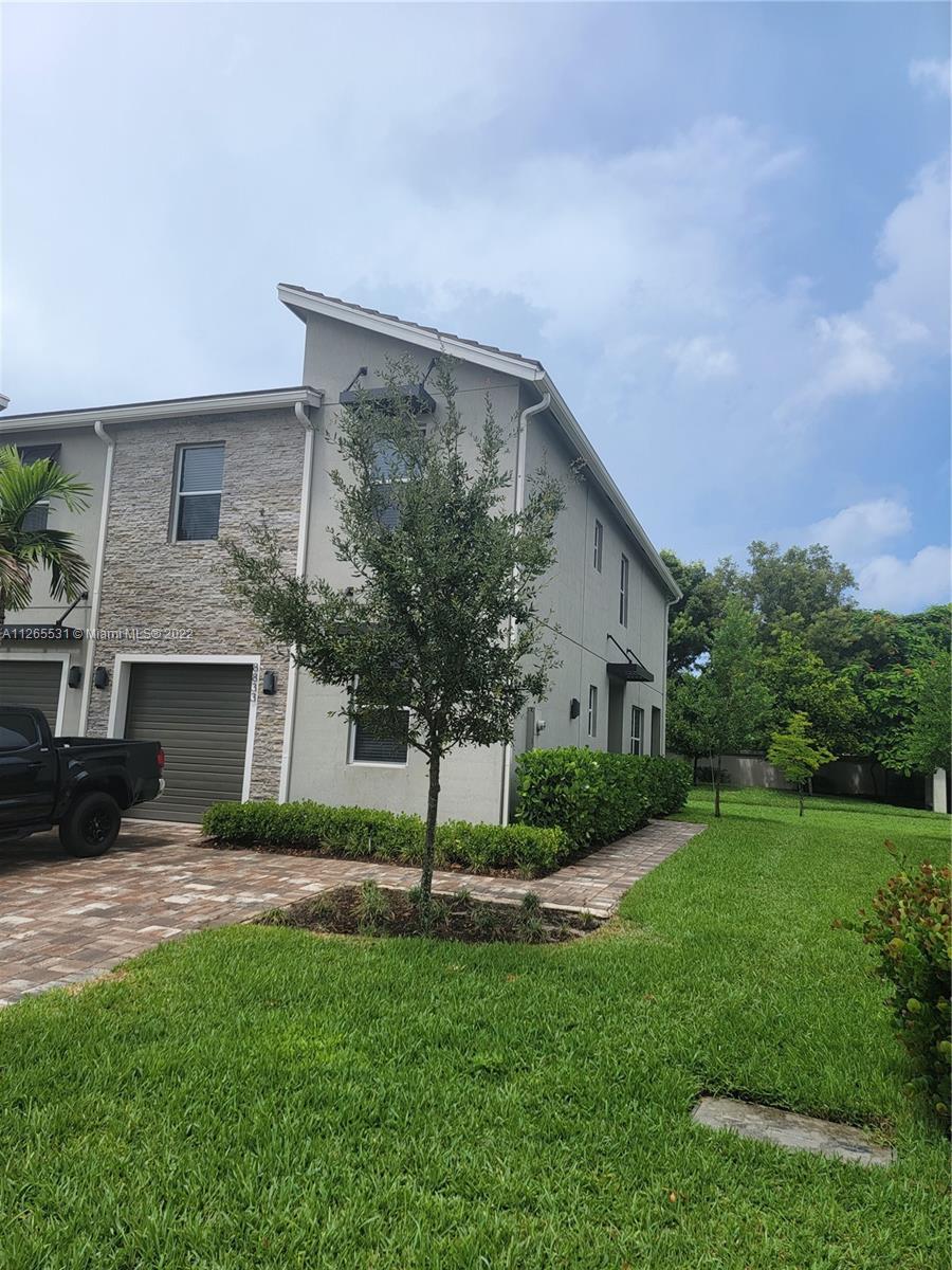 TOWN COMMONS PUD REPLAT - Residential Lease
