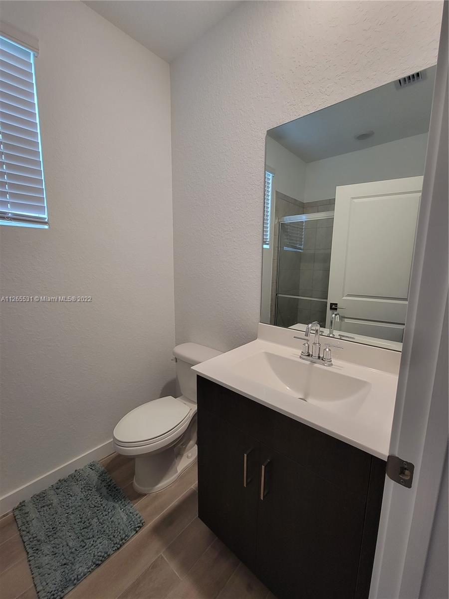 TOWN COMMONS PUD REPLAT - Residential Lease