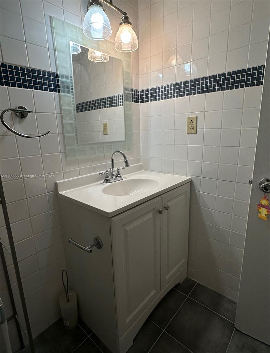 MONTEREY GARDENS OF PINEC - Residential Lease