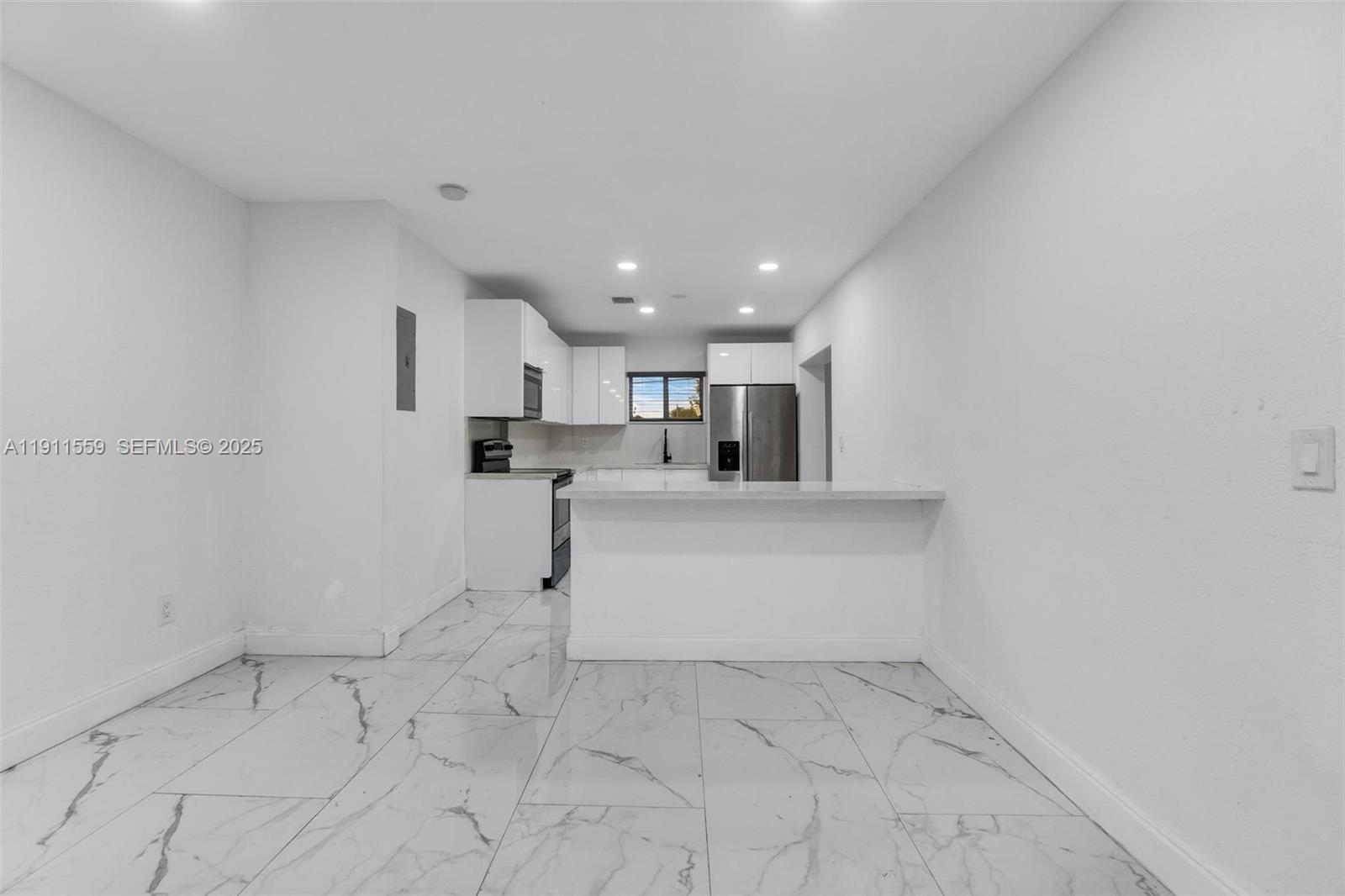 HYDE PARK FIRST SEC - Residential