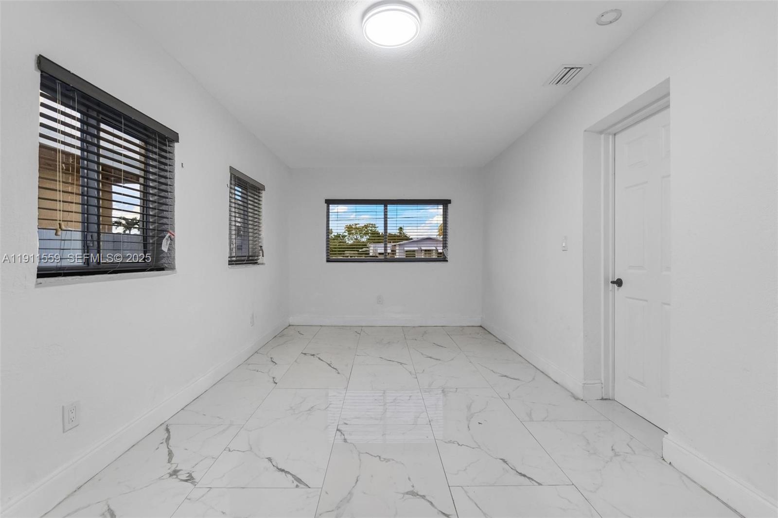 HYDE PARK FIRST SEC - Residential
