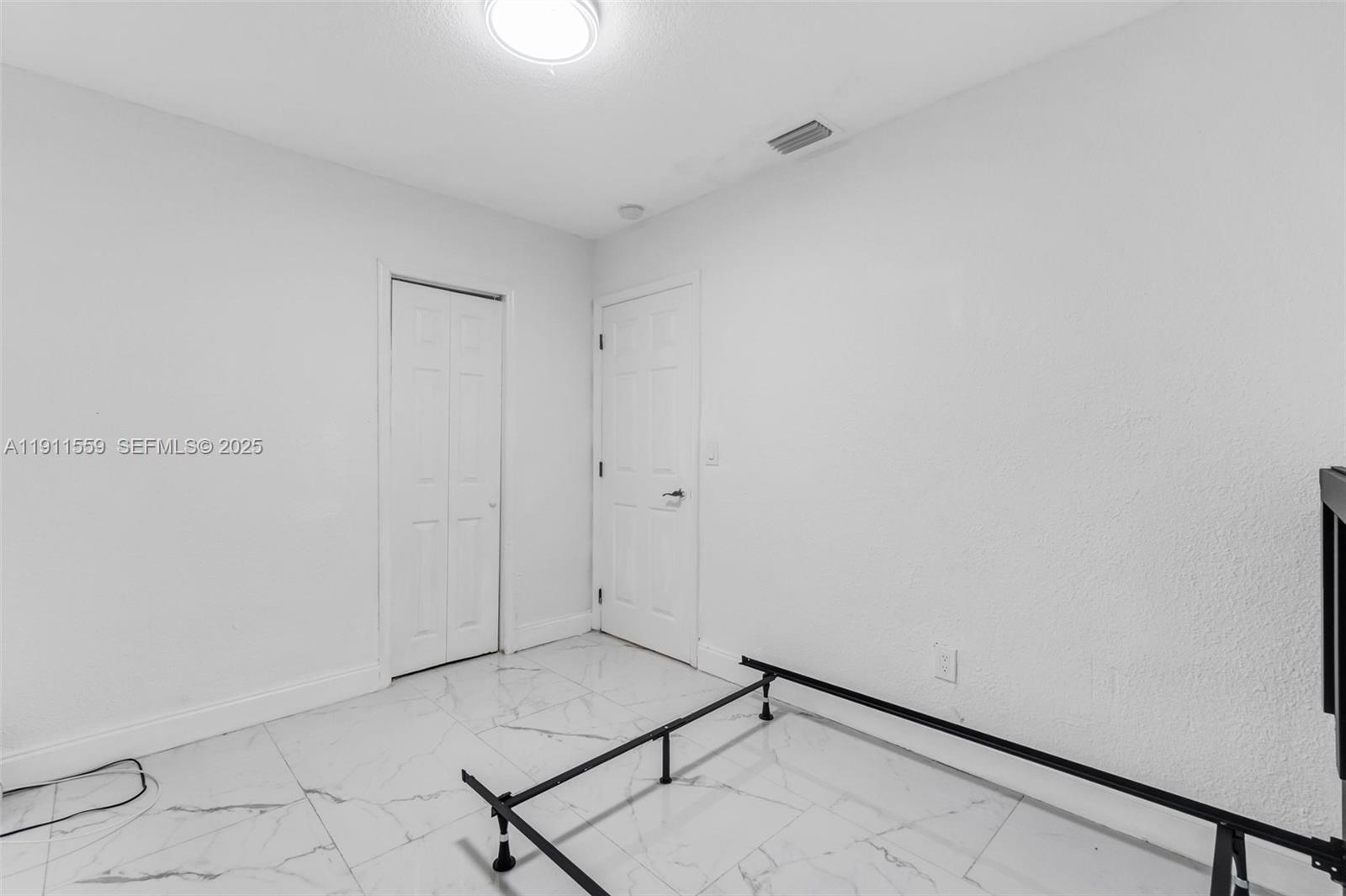 HYDE PARK FIRST SEC - Residential