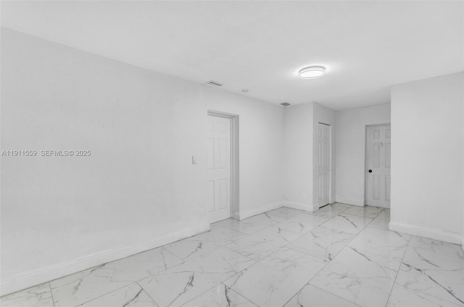 HYDE PARK FIRST SEC - Residential
